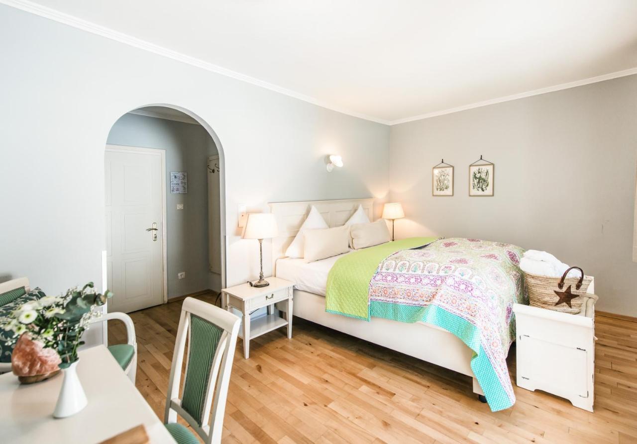Biohotel Schlossgut Oberambach Extérieur photo